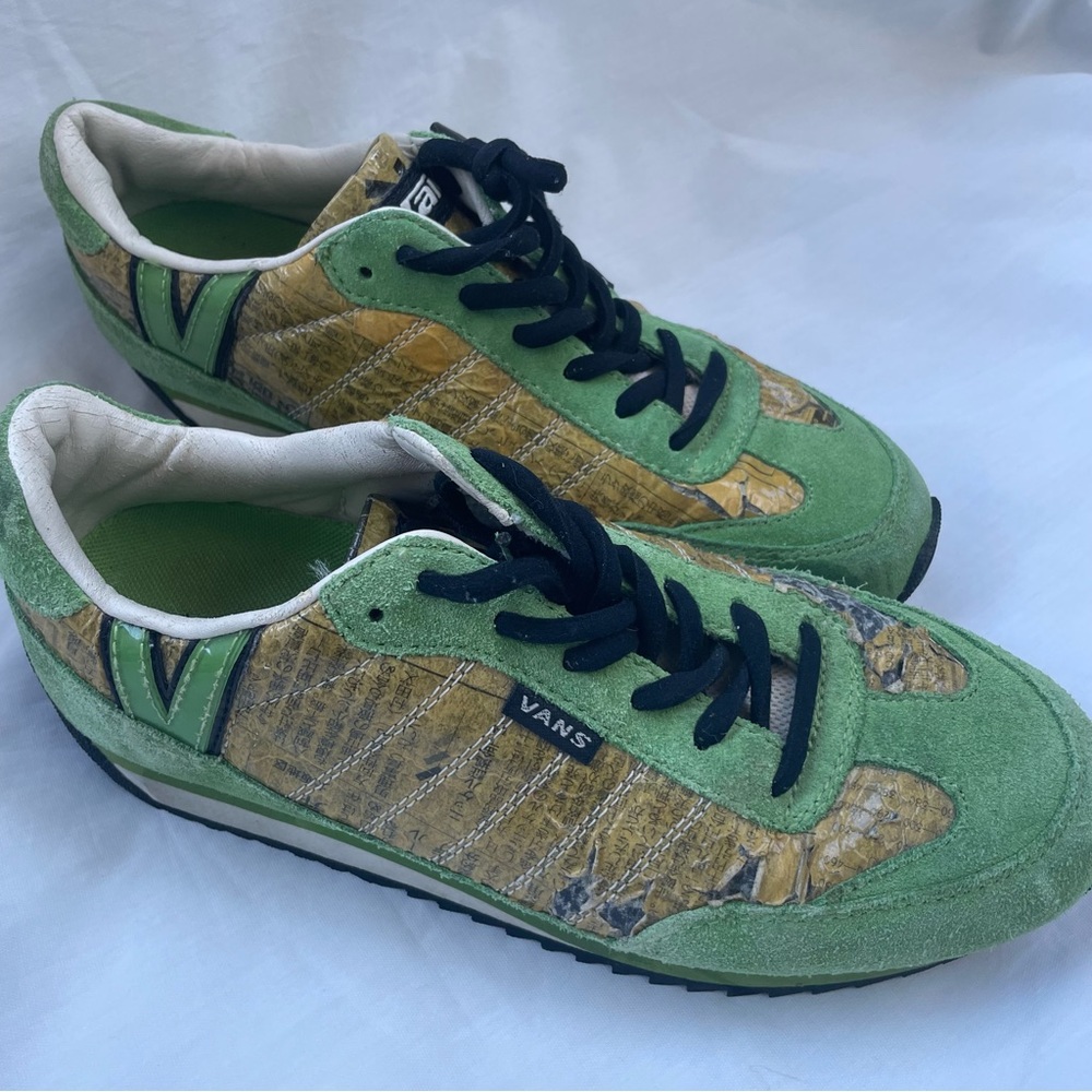 VANS Kakki 394462-73 Green Scroll Chinese Writing size 8.5 US Women’s